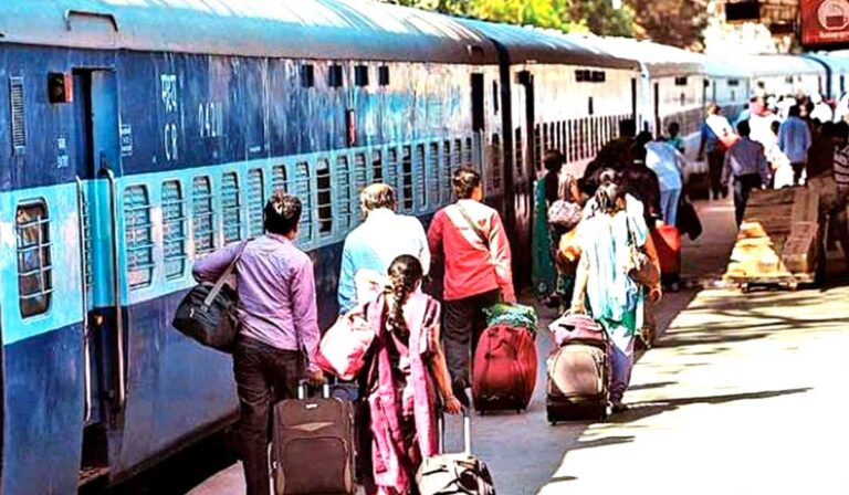 train-tour-yatra