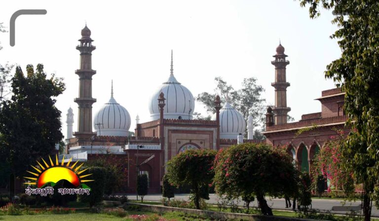 AMU_Masjid_-_panoramio